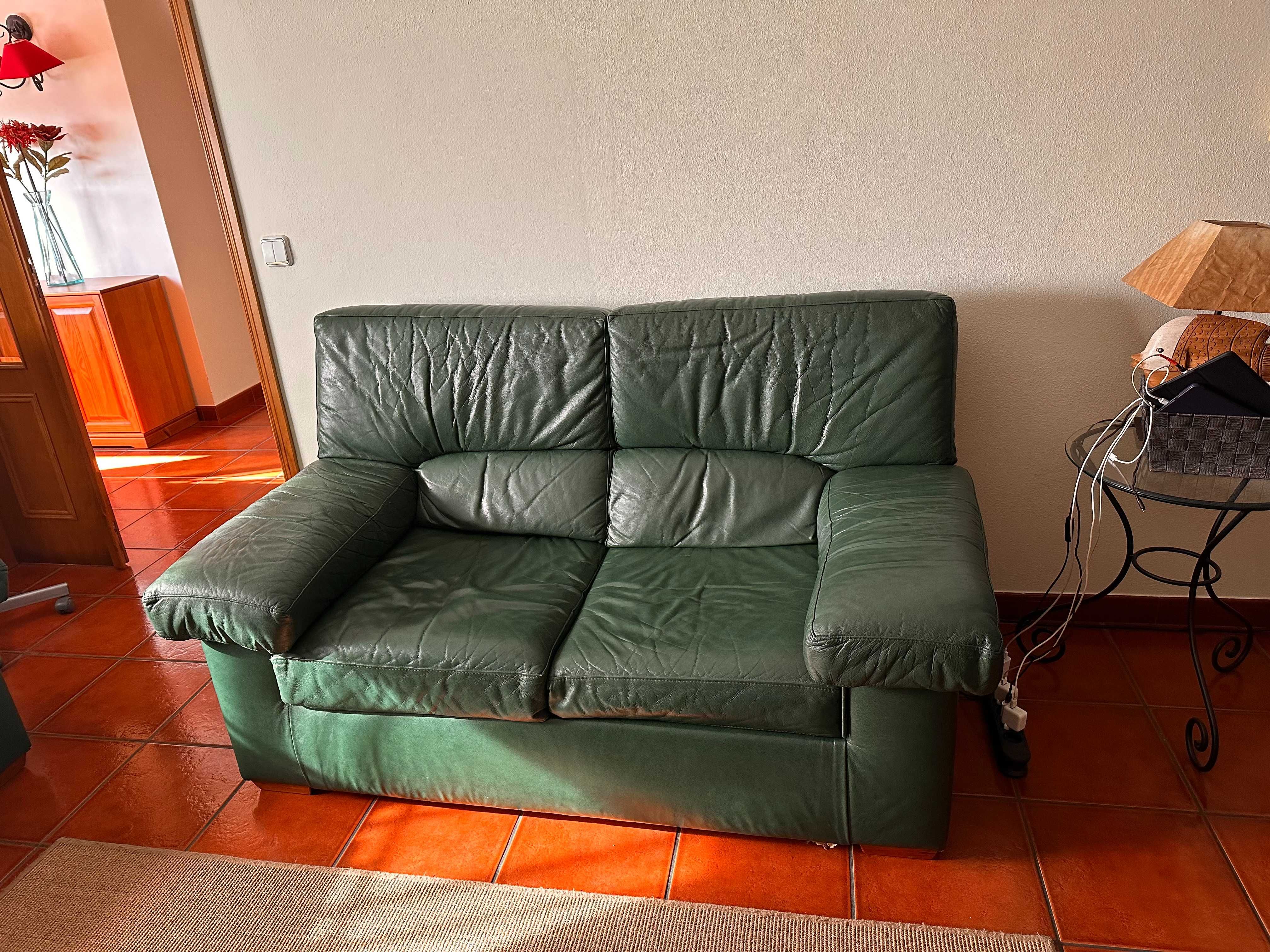 Conjunto de 2 Sofás em pele de 2 lugares (um é sofá cama)