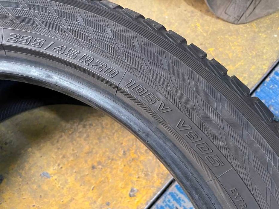 255/45 R20 Yokohama BluEarth*winter V905, шини 2 шт