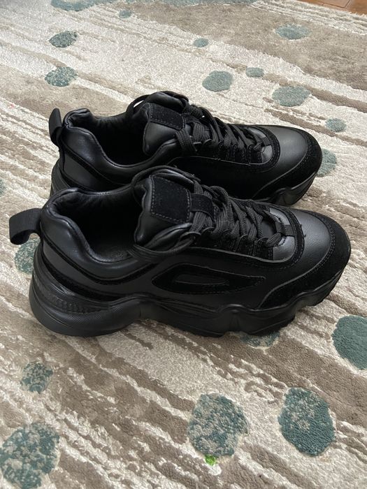 Кросівки 35 розміру