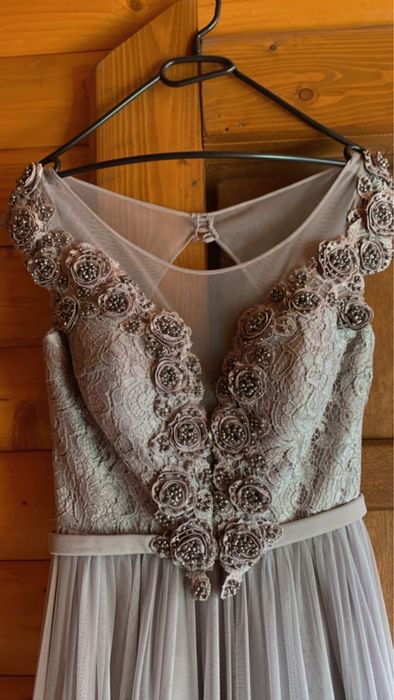 Терміново продам Випускну сукню , вечірню сукню .