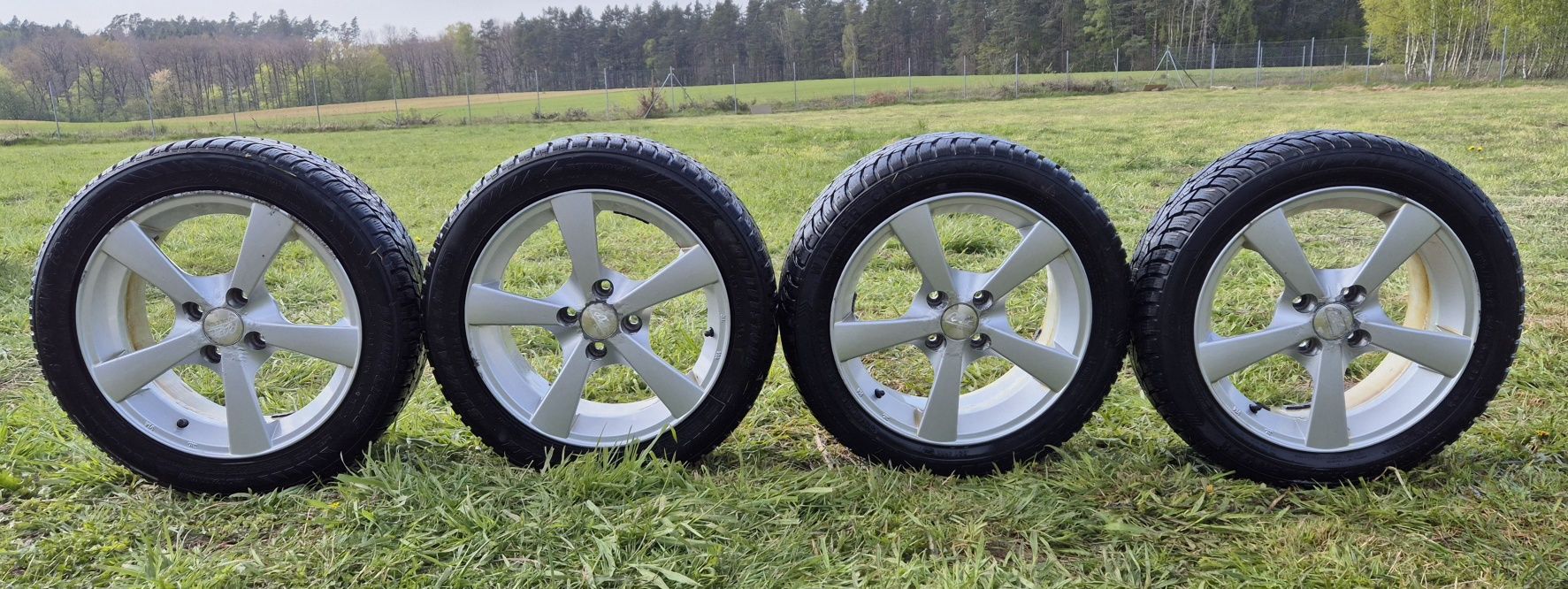 Alufelgi komplet Raze wheels 15' 4x100 Opony zimowe 195/50