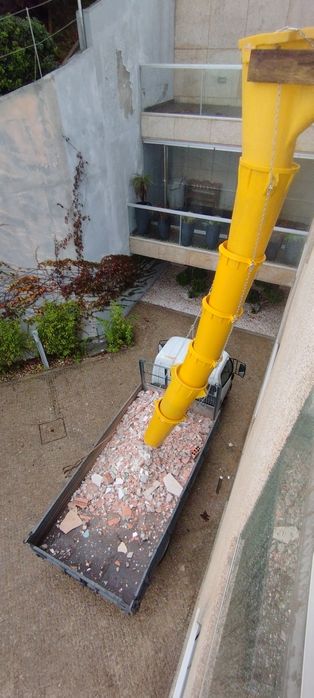 Recolha de entulho em Vila Nova de Gaia