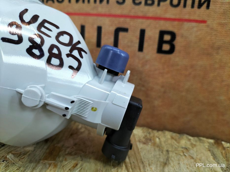 Toyota Yaris III 14-17 Auris II правая туманка фара противотуманная