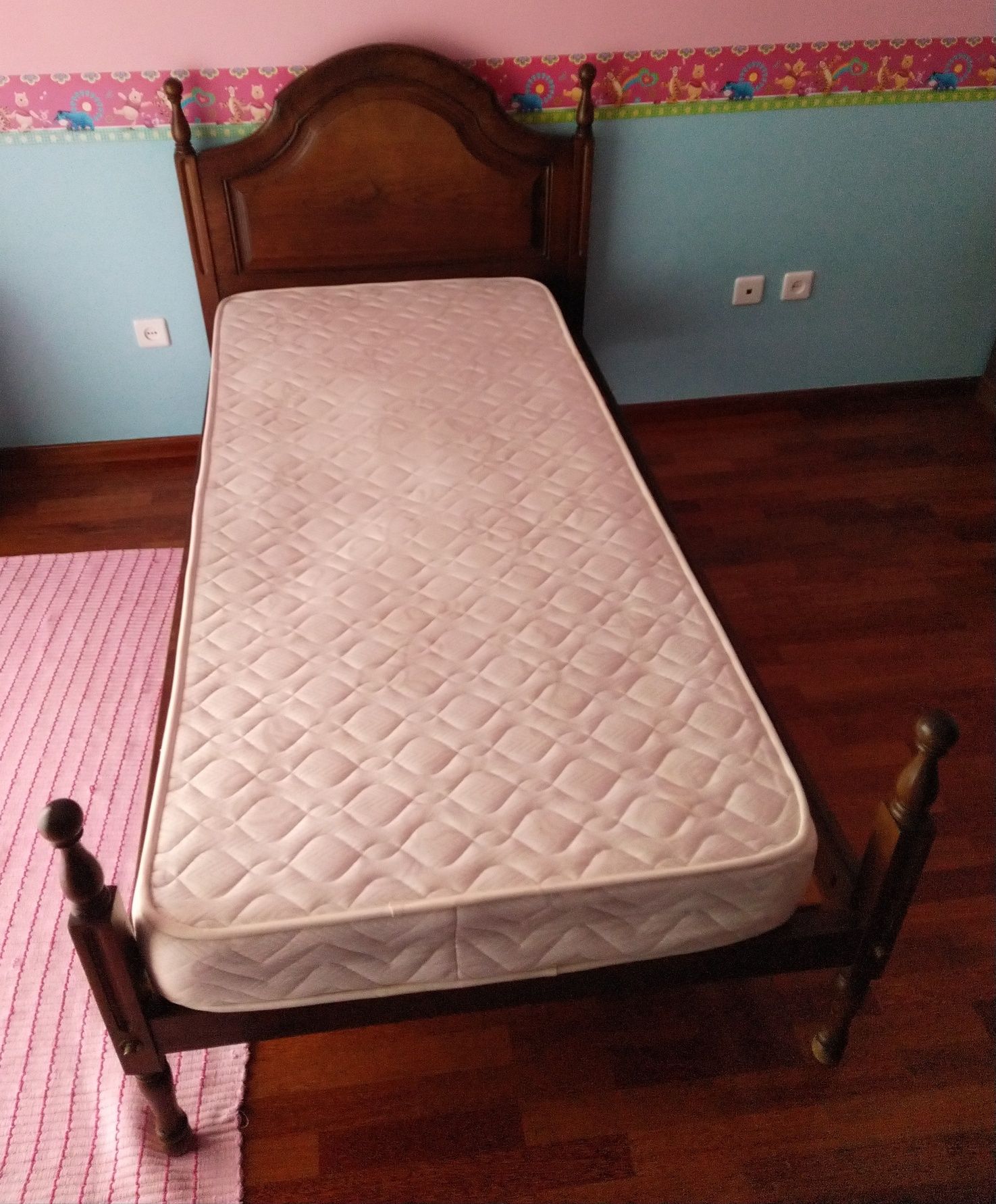 Cama Solteiro + 2 Mesinhas de Cabeçeira