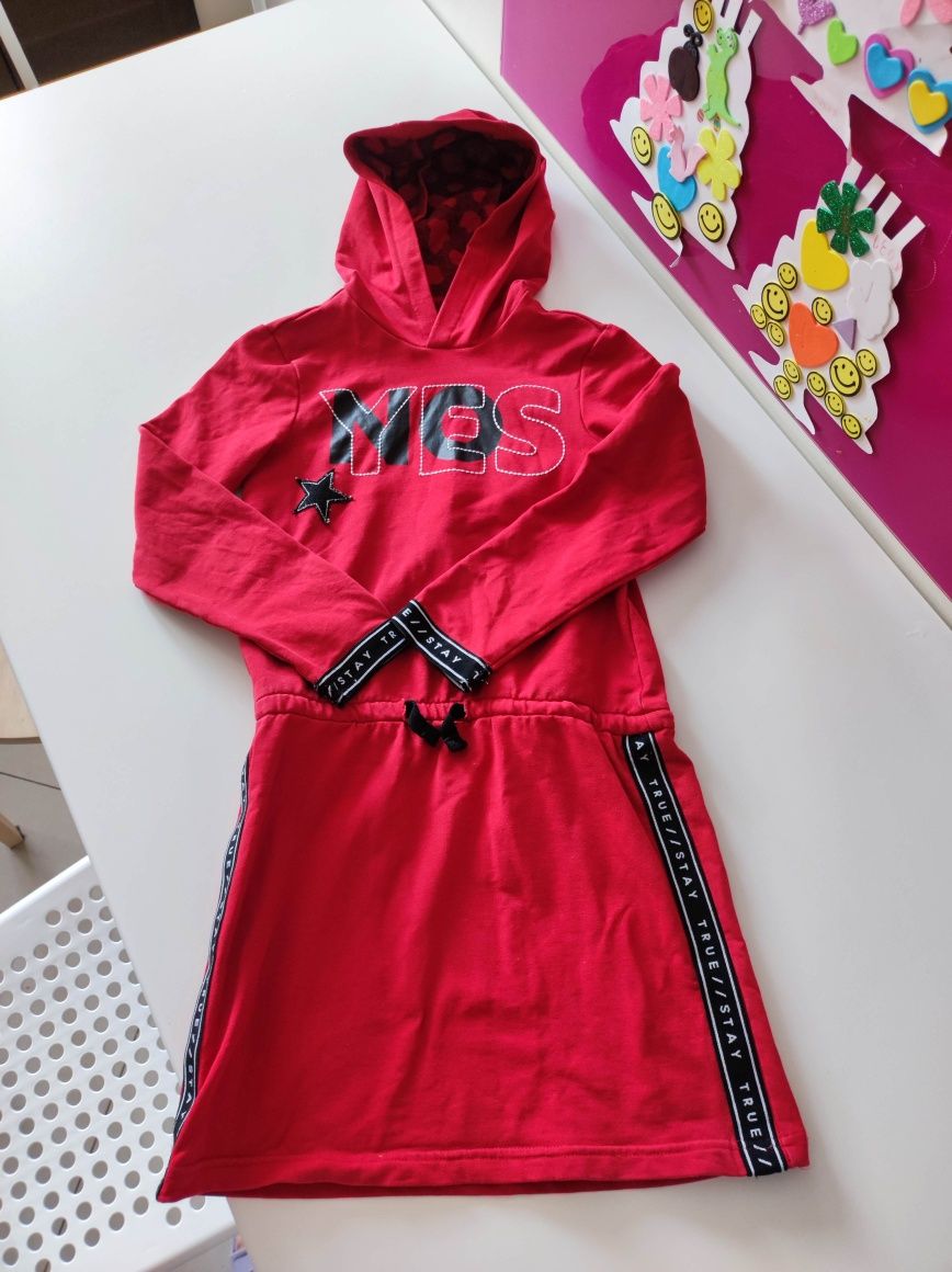 Sukienka sportowa dresowa Coccodrillo z kapturem 128