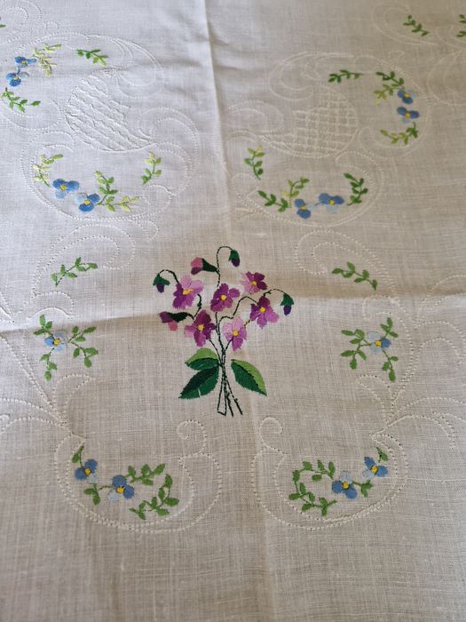 Obrus bawełniany haftowany i 6 serwetek