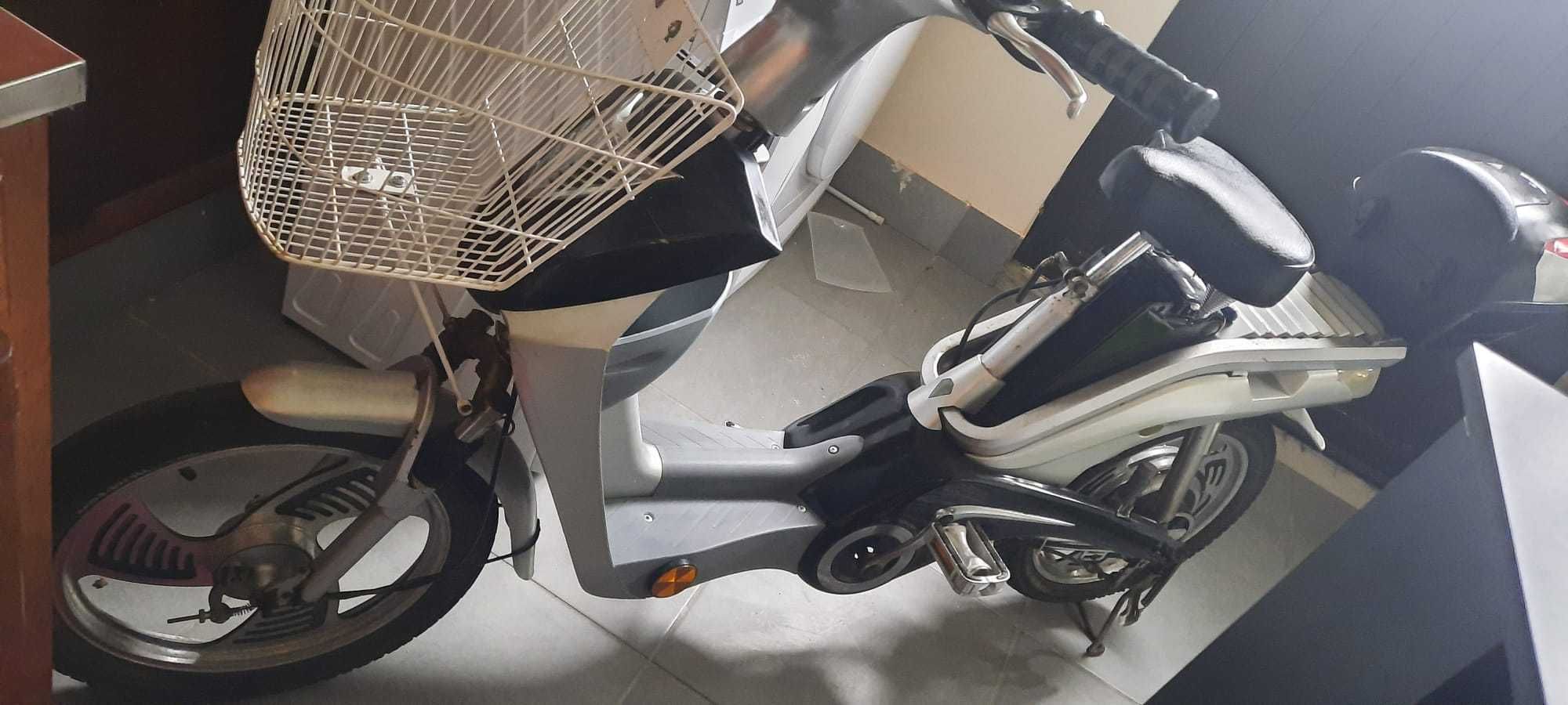 Moto Elétrica em Perfeito Estado