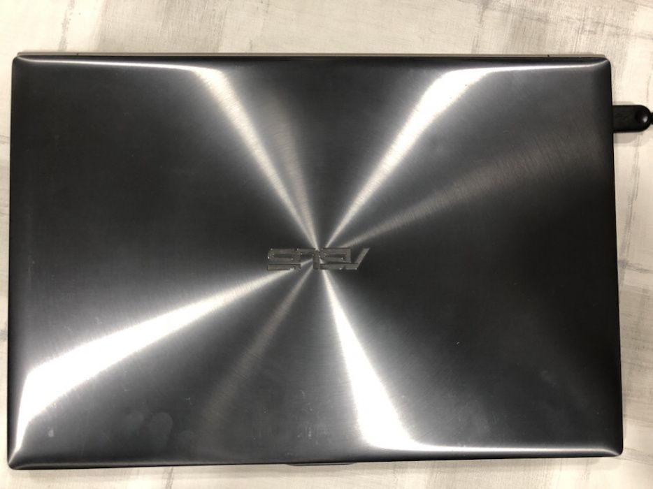 ASUS 13” UX303UA ultrabook i5 10GB ram 64 bit