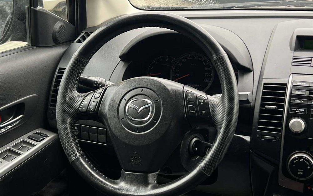 Mazda 5 2010 року