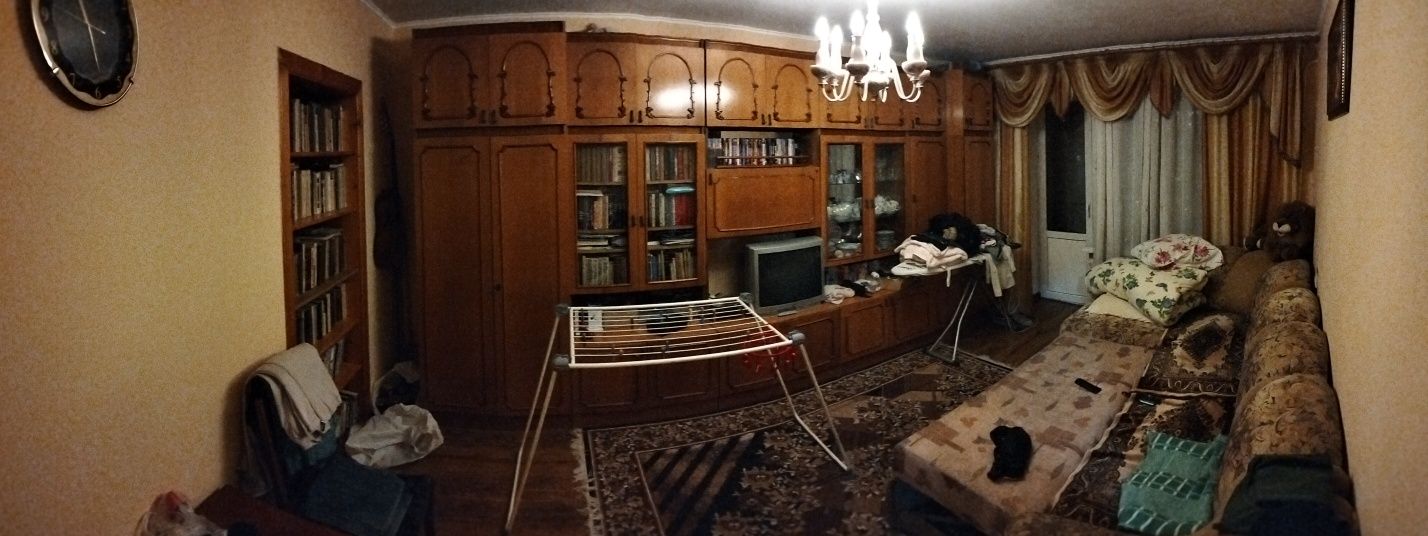 Квартира 3-х кімнатна, з меблями і технікою.