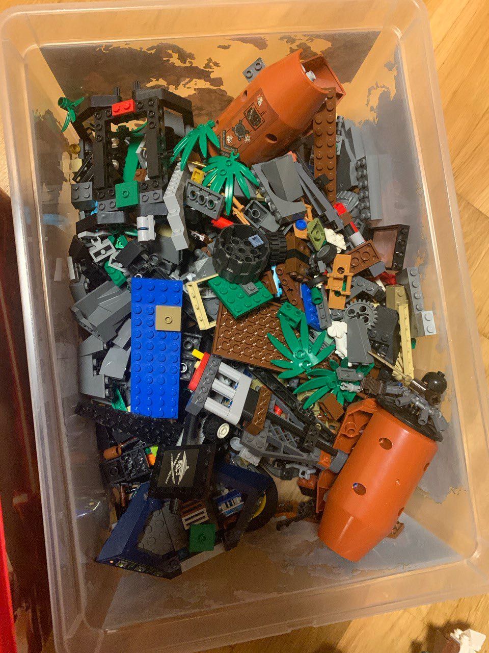 Klocki LEGO mieszane + 2 skrzynki i 3 zebrane modele. 6 kg