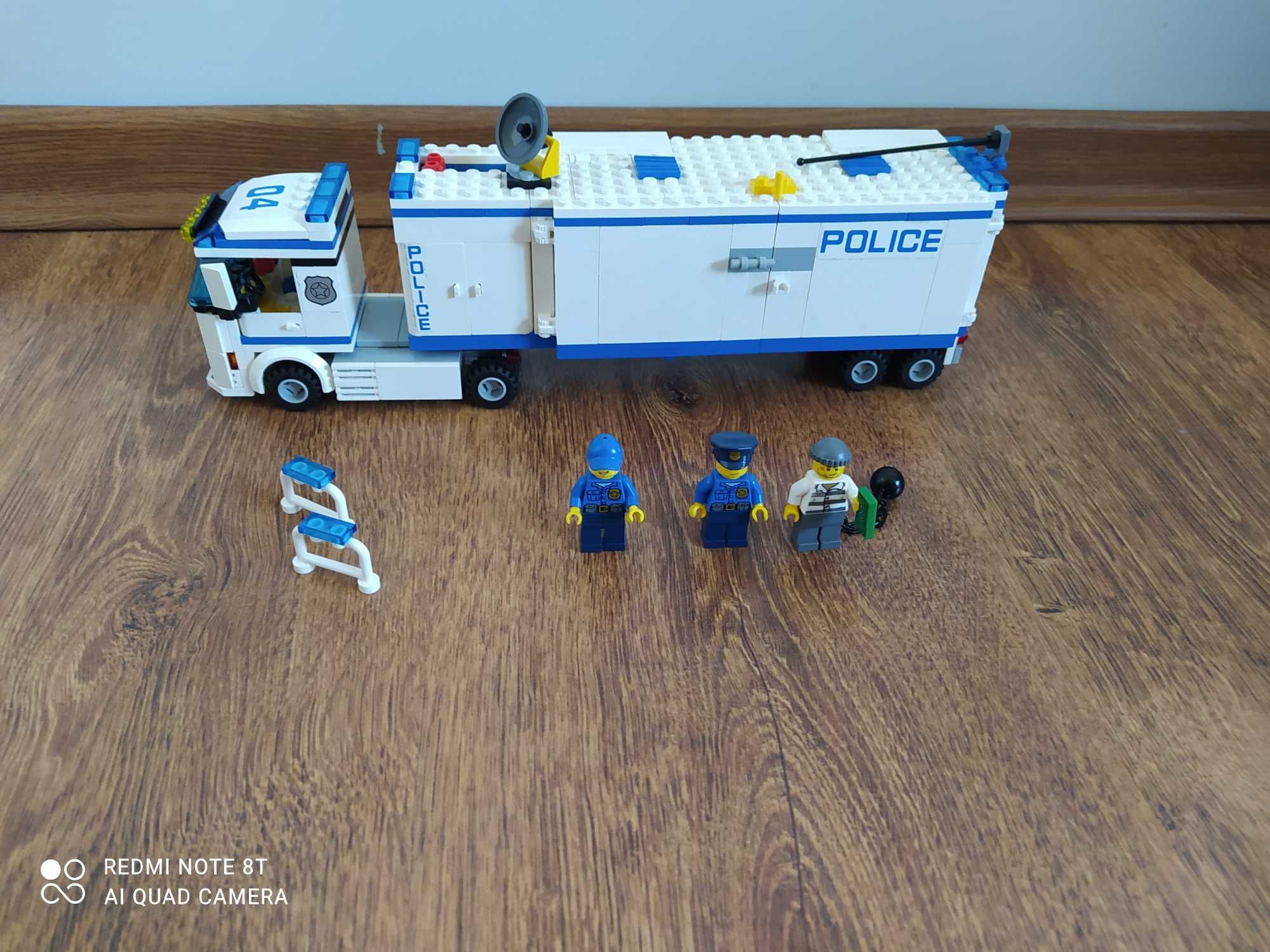 Lego 60044 mobilna jednostka policyjna oraz lego 60138 szybki pościg.