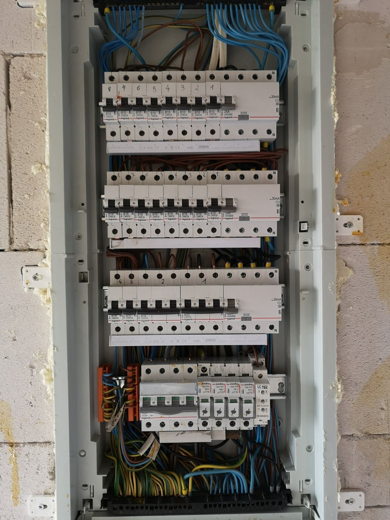 Elektryk Instalacje PV elektryczne pomiary fotowoltaika naprawa maszyn