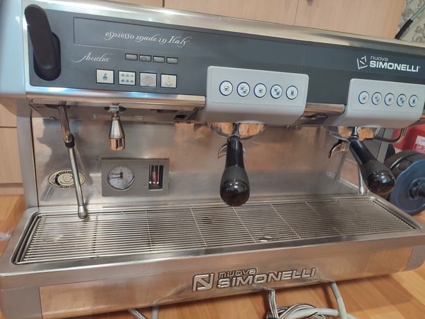 Професійна кавоварка Nuova Simonelli Aurelia