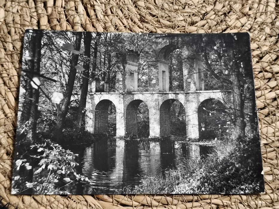 Stara vintage PRL pocztówka Arkadia Akwedukt