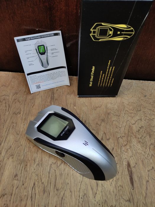 Детектор прихованої проводки та металу