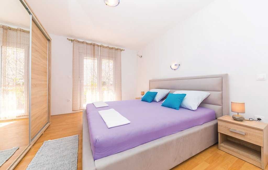 Wakacje w Chorwacji, okolice miasta Trogir, apartament dla 8 osób,