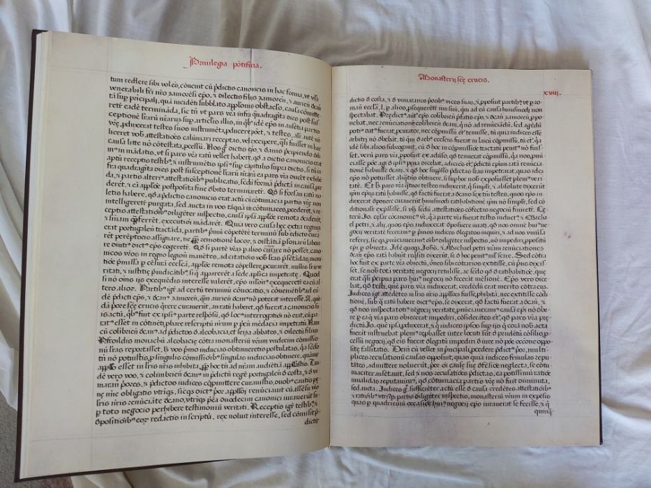 Livro "Bullarium Monasterii Sanctae Crucis Conimbrigensis"