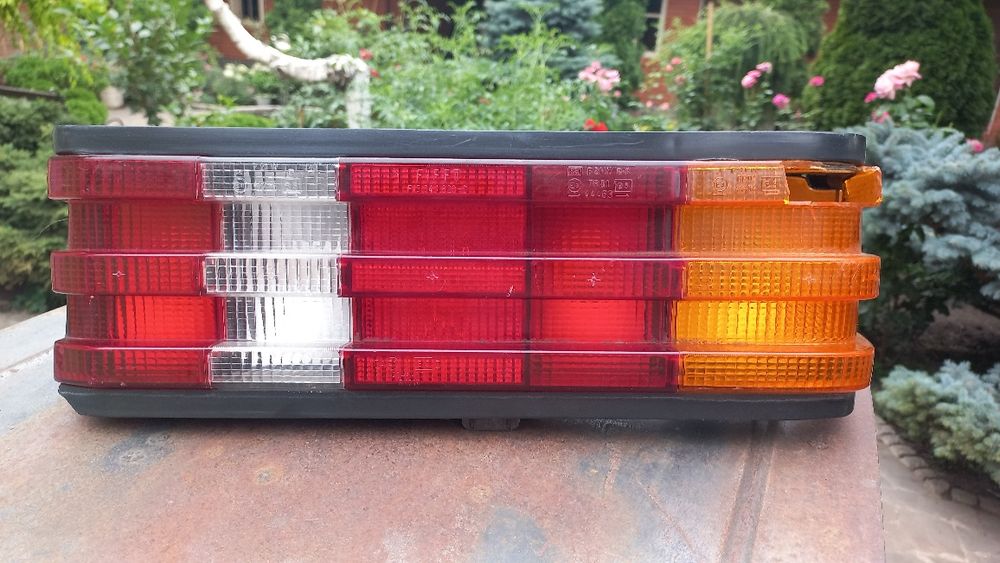 Продам задний правый фонарь MERCEDES BENZ 190 E W 201