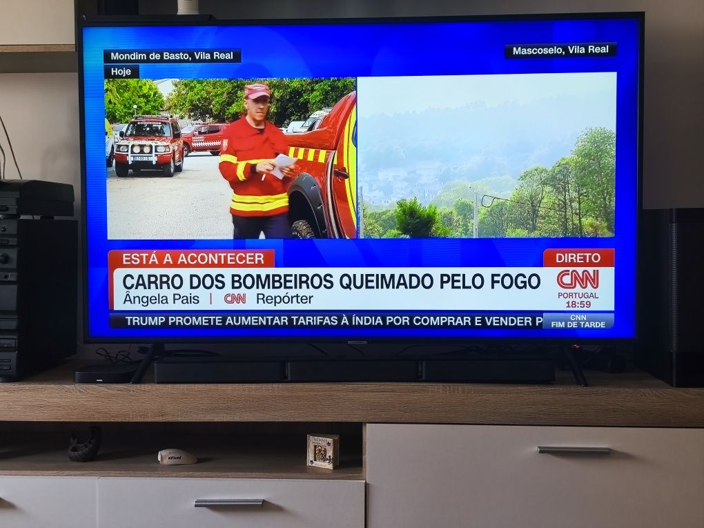 SMARTV Samsung 57" LED UltraHD 4K- UE58NU7105+OFERTA prateleira p/box