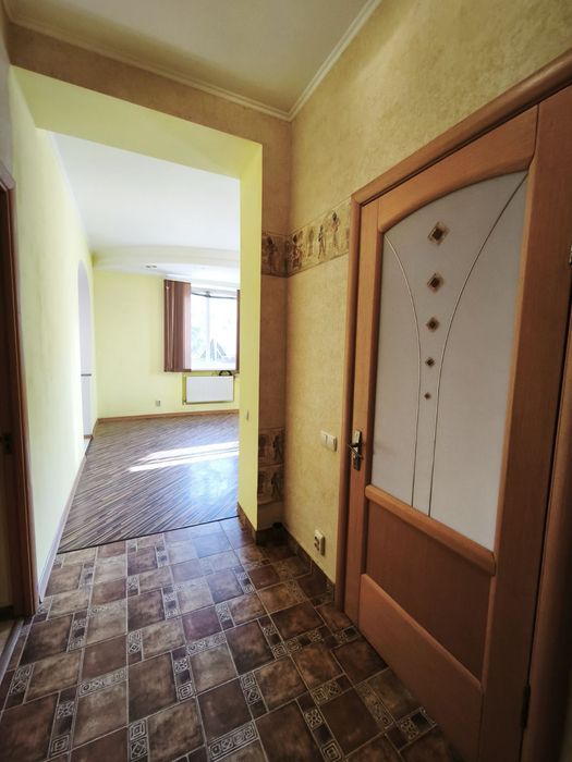 Продаж сучасна 2-х кімнатна в центрі