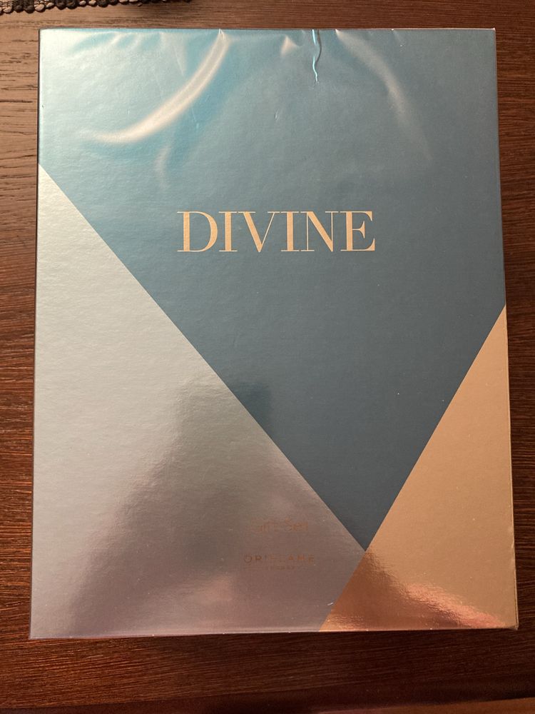 Zestaw perfum i krem Divine .