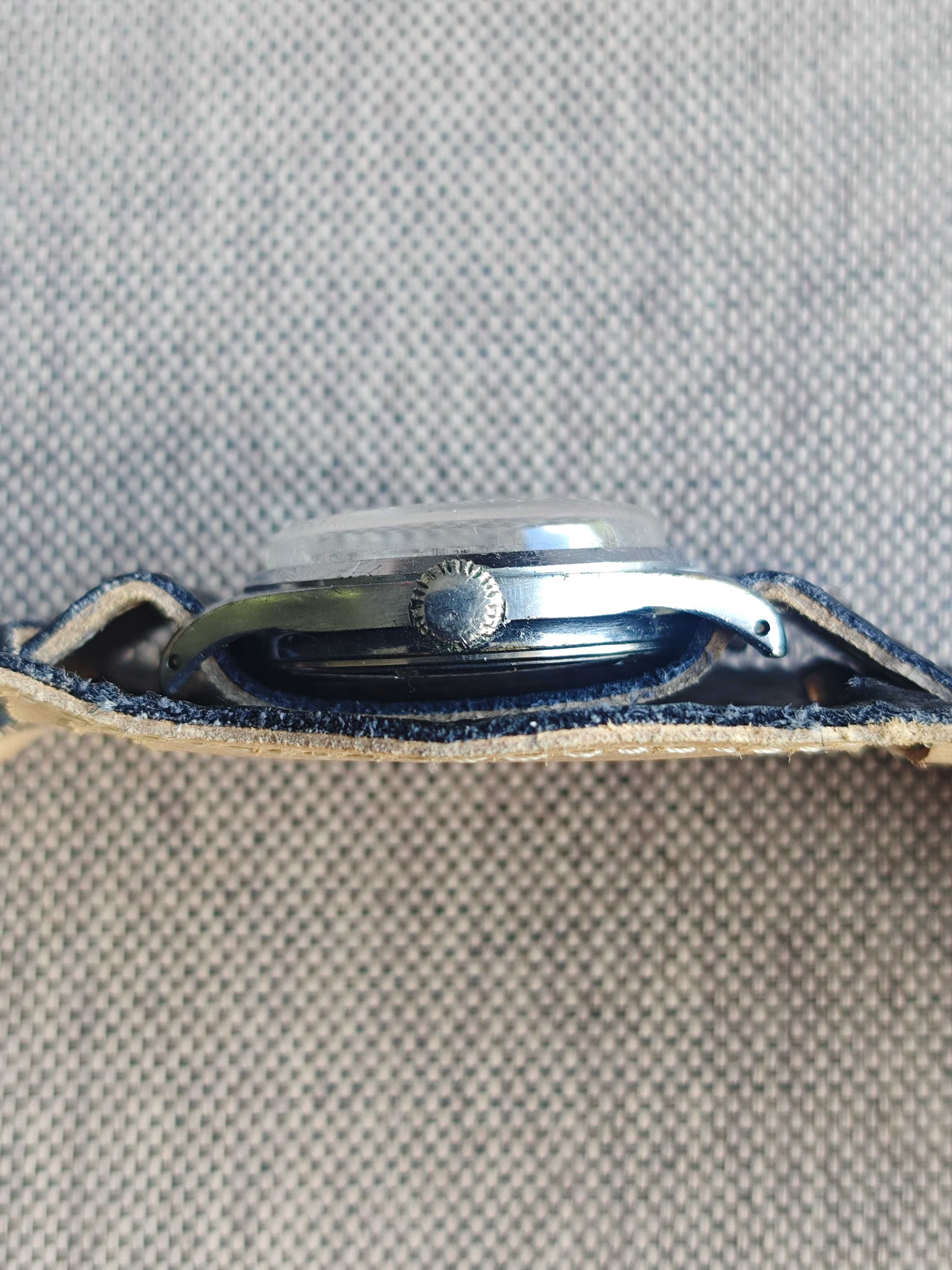 wojskowy model HELVETIA mechaniczny zegarek nakręcany SWISS MADE retro