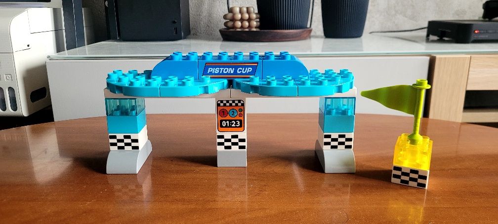Lego Duplo 10857 Meta / start z wyścigu o Złoty Tłok Autka Cars