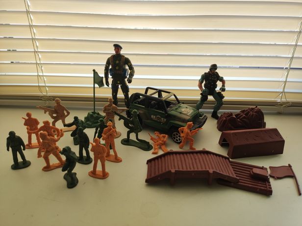Набор игрушек солдатики