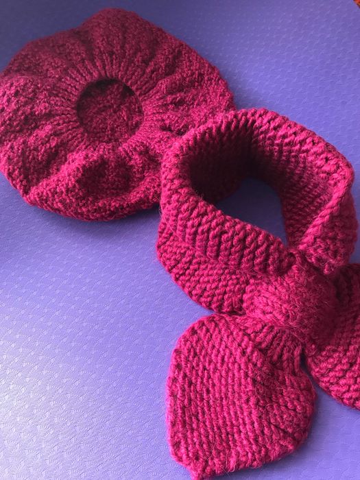 Берет, шарф комплект вязаний.