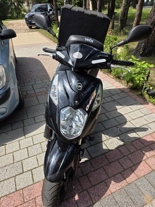 SYM XPRO 2020 – skuter 50cc z profesjonalnym boxem