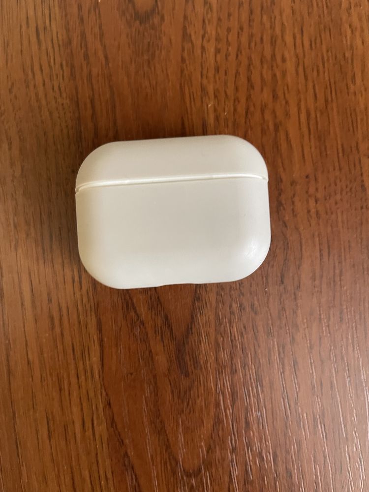 Продам кейс від AirPods Pro