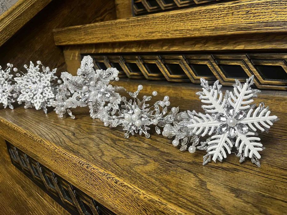 Обручі сніжинок і зірочок ручної роботи