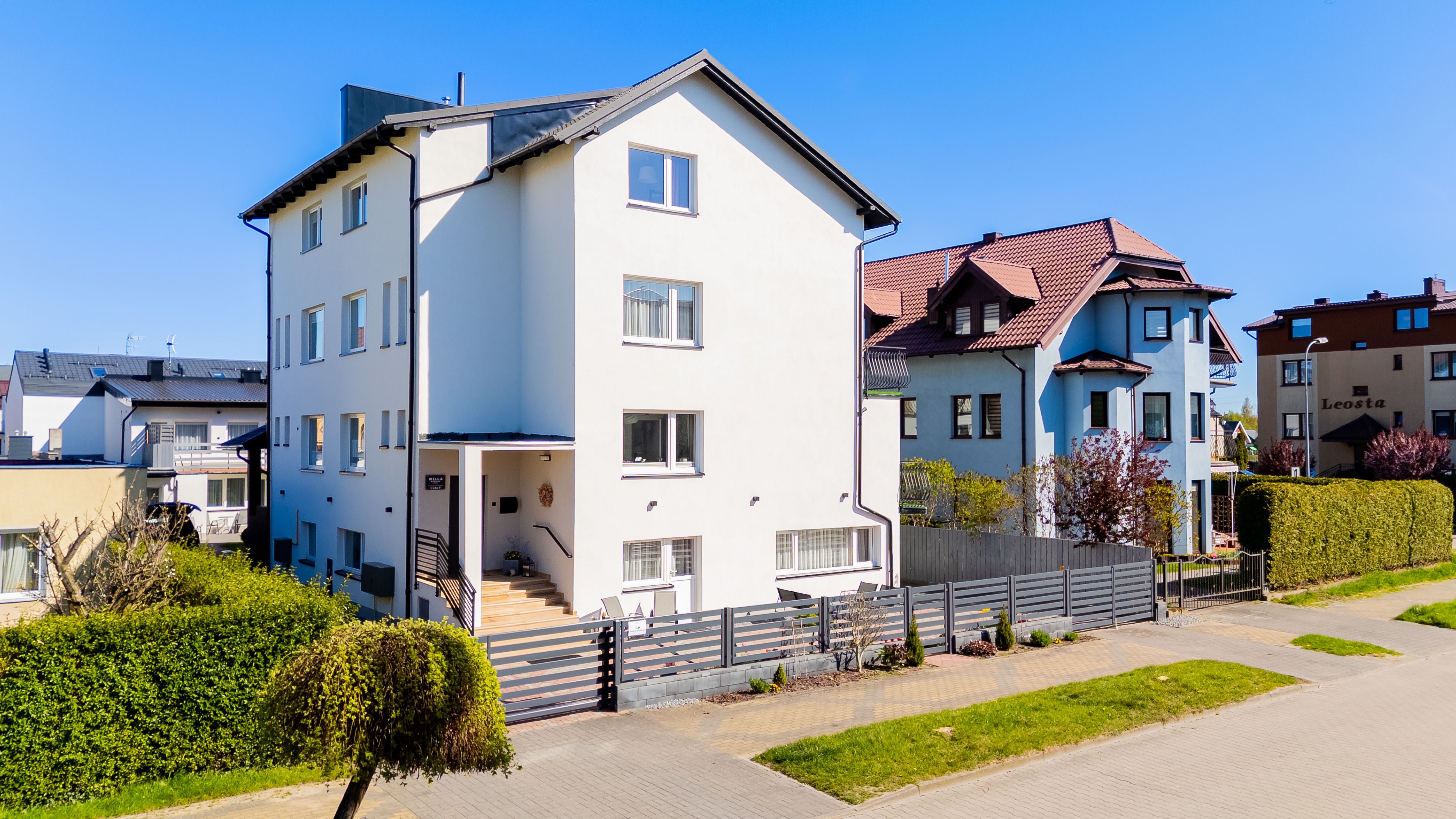 Karwia Nocleg ze Śniadaniem Pokoje i Apartamenty Bardzo Blisko Plaży