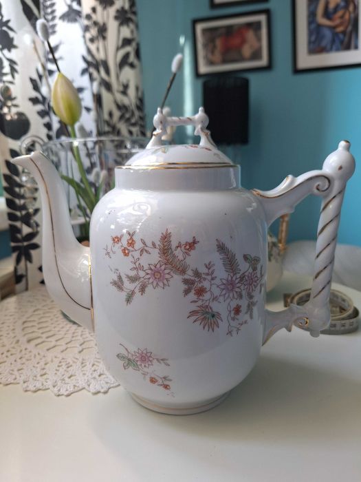 Stary dzbanek porcelanowy patyczak
