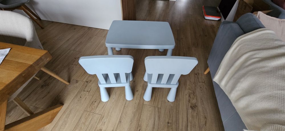 Stolik dziecięcy i dwa krzesła Mammut Ikea