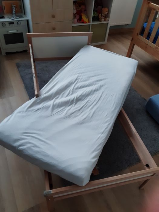 Łóżko Singular Ikea 70 cm x 160 cm plus materac, ochraniacz