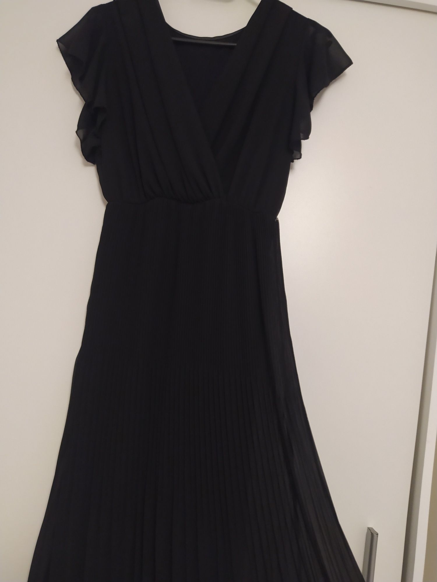 Czarna sukienka plisowana