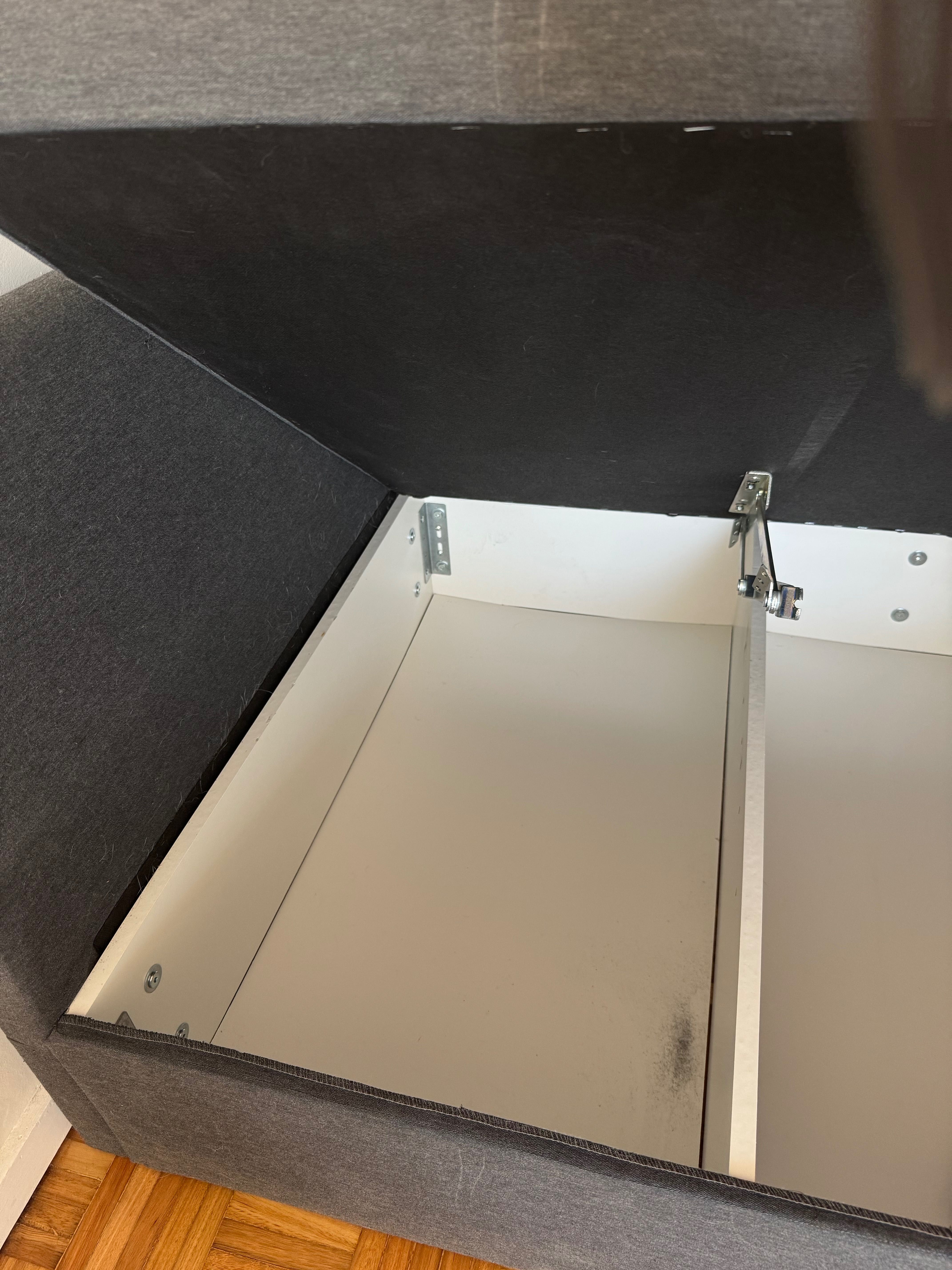 Cama semi solteiro com arrumação