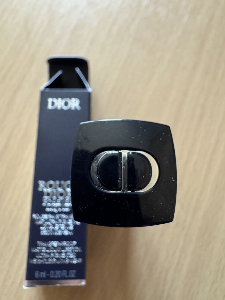 Жидкая матовая помада Dior рідка матова помада