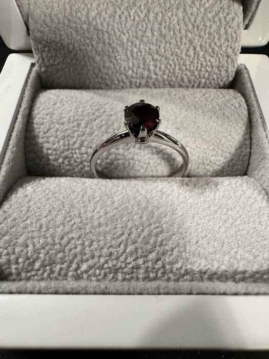 Pierścionek zaręczynowy z rubinem Savicki