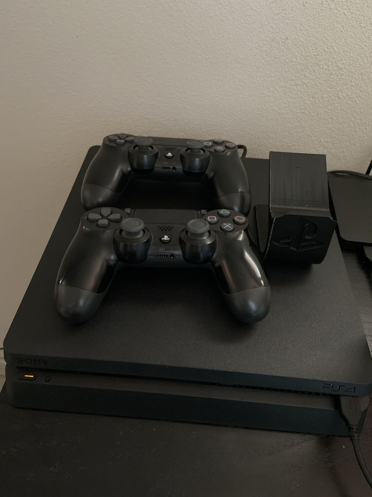 Ps4 Slim 500gb + 2 comandos