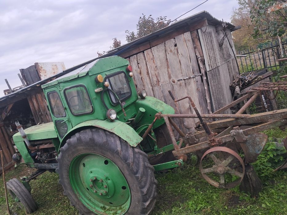 До вашої уваги Т40 без ведучого передка, із двокорпусним плугом 2×35..