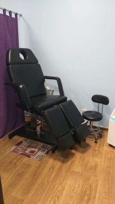 Косметологічно -педикюрне крісло