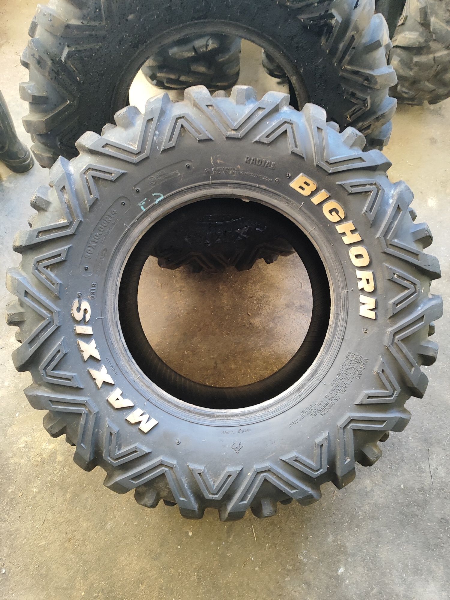 Pneus maxxis 30x10 r14