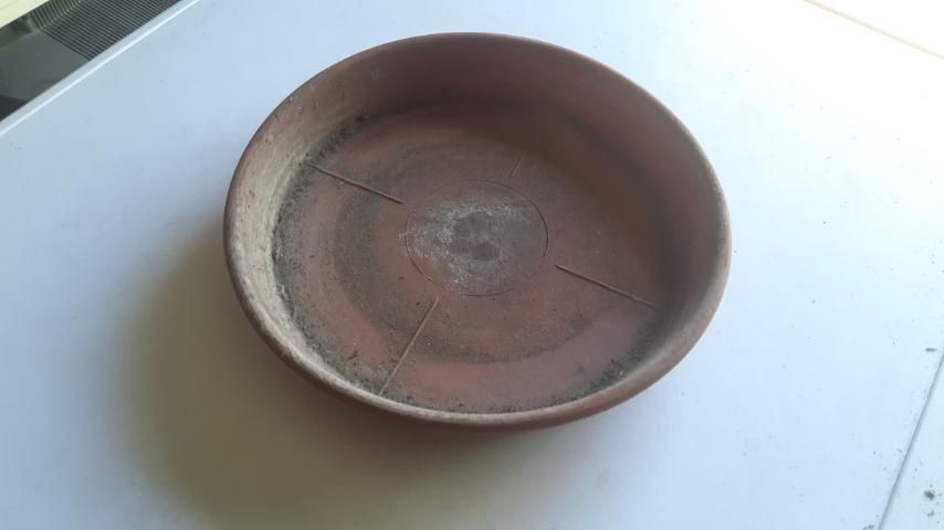 Подставка под горшок для цветов также можно использовать как миску для