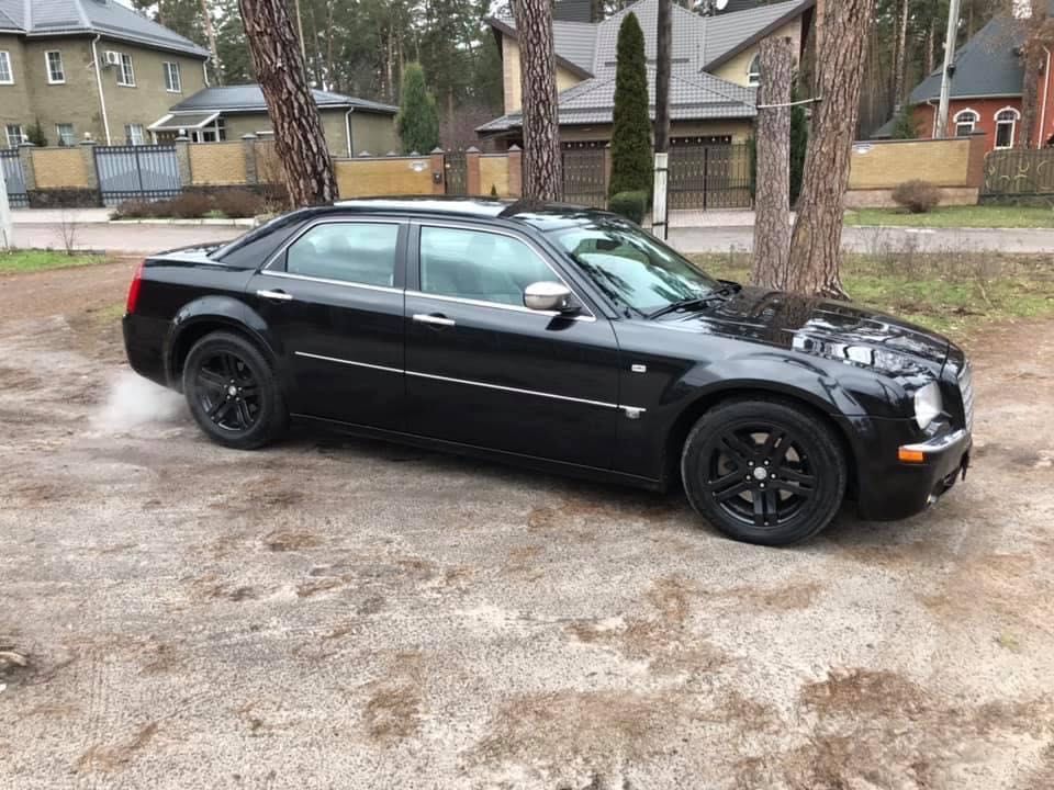 Автомобіль Chrysler 300C