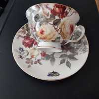 Filiżanka ze spodkiem   English Collection , porcelana  nowa