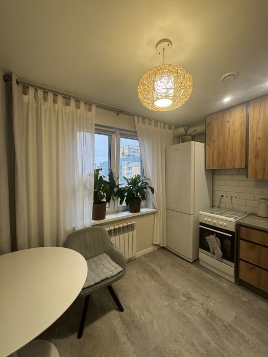 Продам 1 комнатную квартиру на Фрунзенском !Левый берег! Донецкое шосс