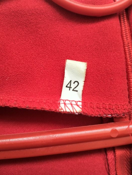 Жіноча червона сукня